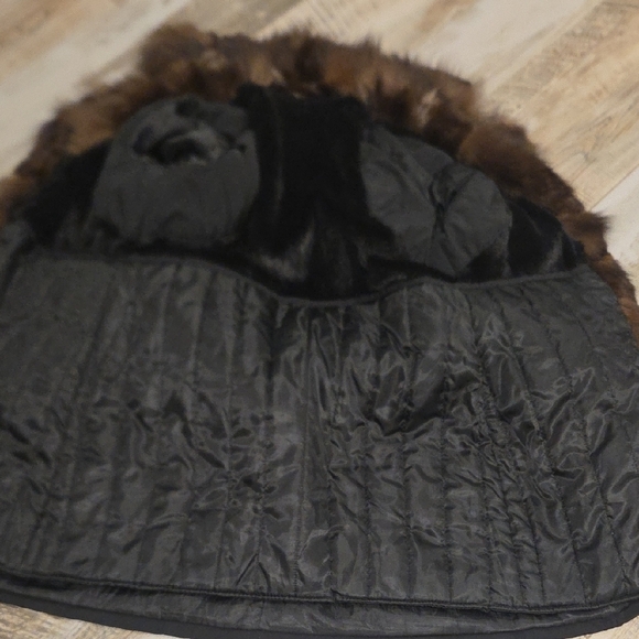 Chic Black Fur-Trimmed Trench Coat - Picture 12 of 14